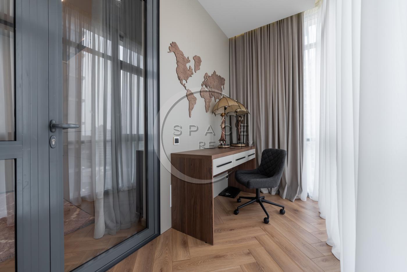 Ексклюзивна 4к квартира загальною площею 130м²